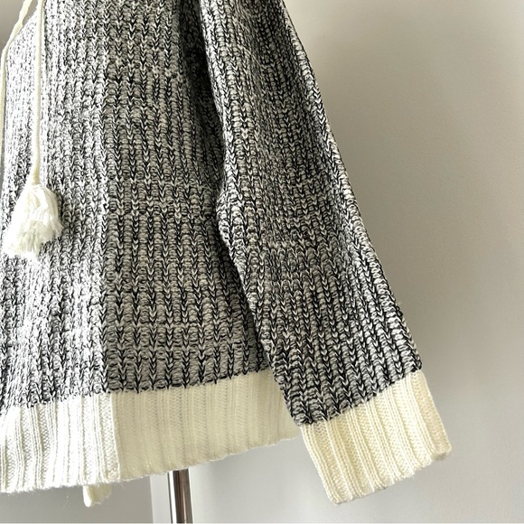 🌸NWT Charcoal & Ivory Hooded Ribbed Knit Sweater with Tassel String. Size: M - Picture 7 of 7